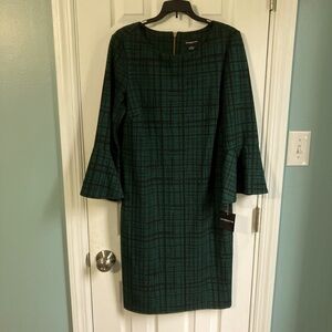 Liz Claiborne NWT Bell Sleeve Shift Dress Size 8 Hunter Green And Black